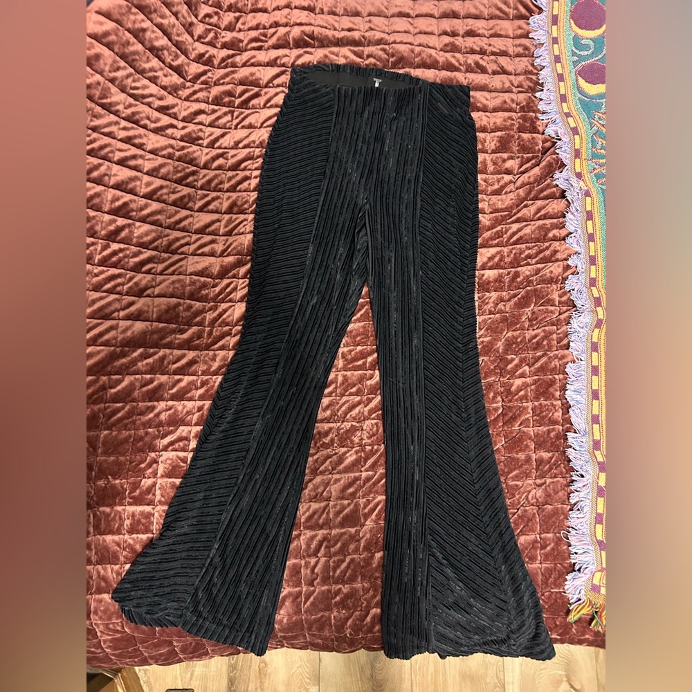 Free people slim pull on velvet flare, size medium